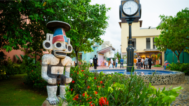 El arte taíno llega a Punta Cana en Pueblito Caribeño Art District